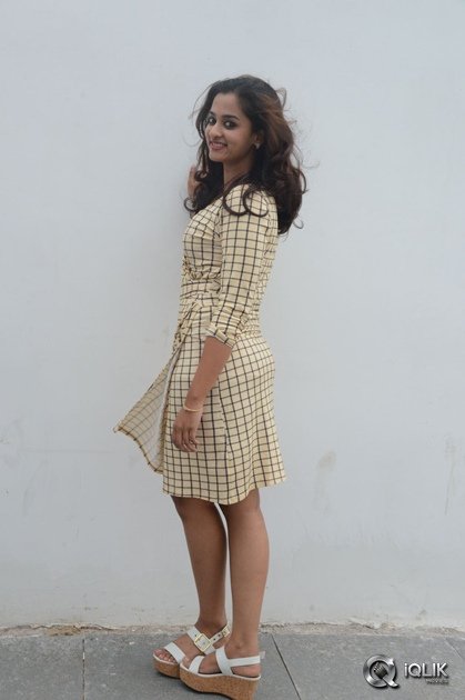 Nanditha-at-Savitri-Movie-Release-Press-Meet